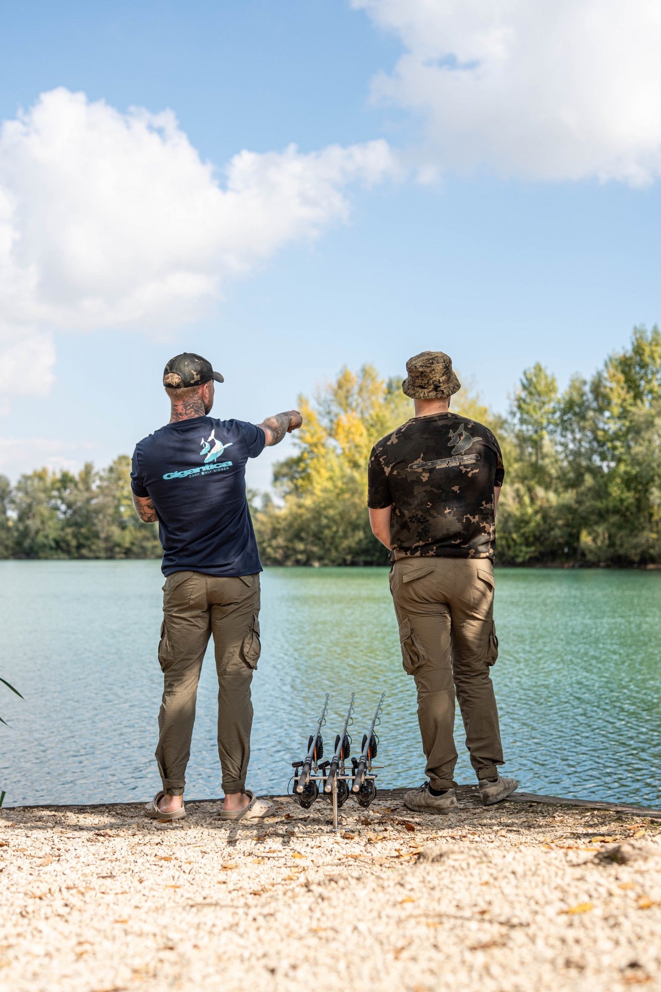Gigantica Tee