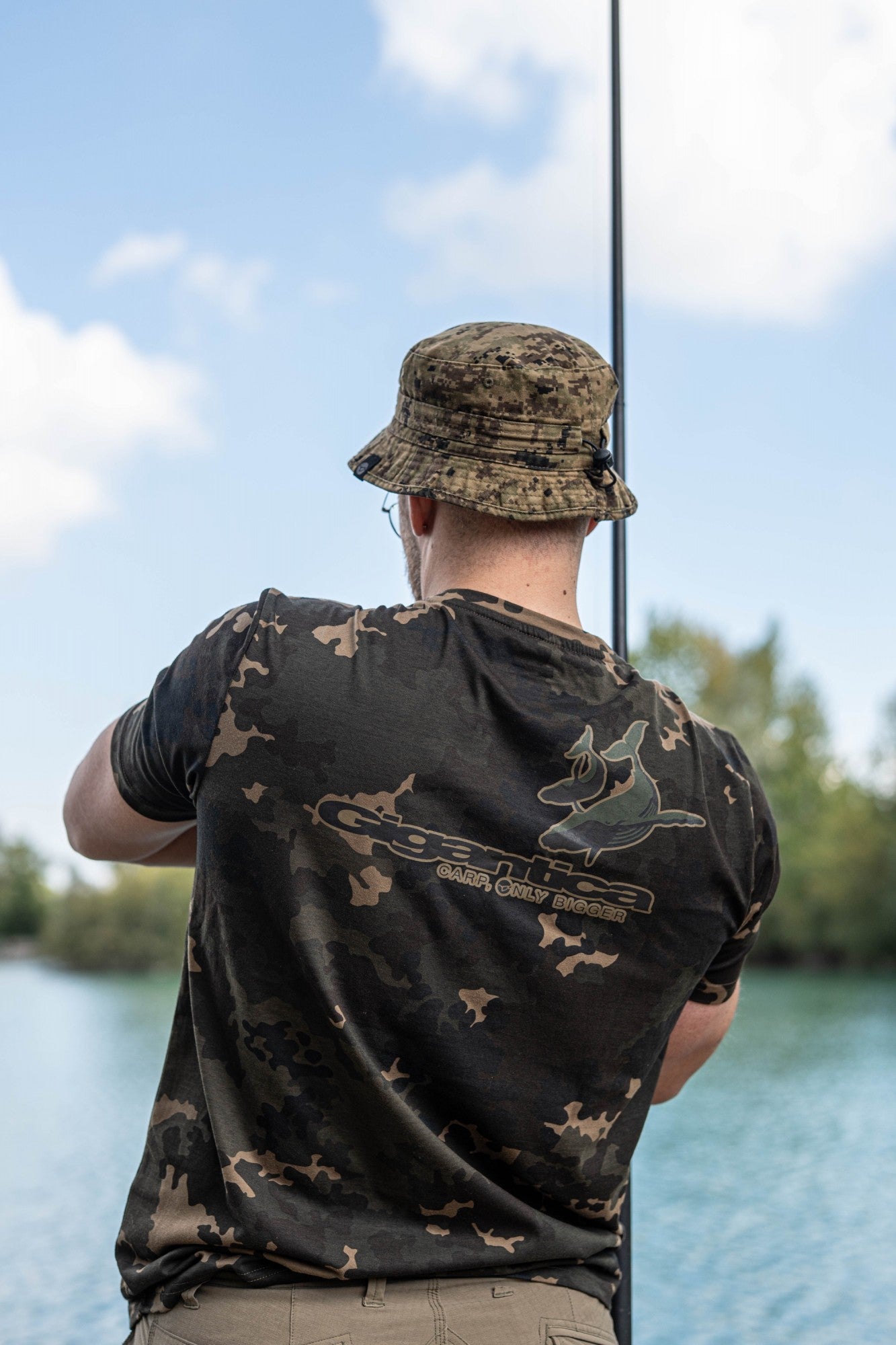 Gigantica Tee