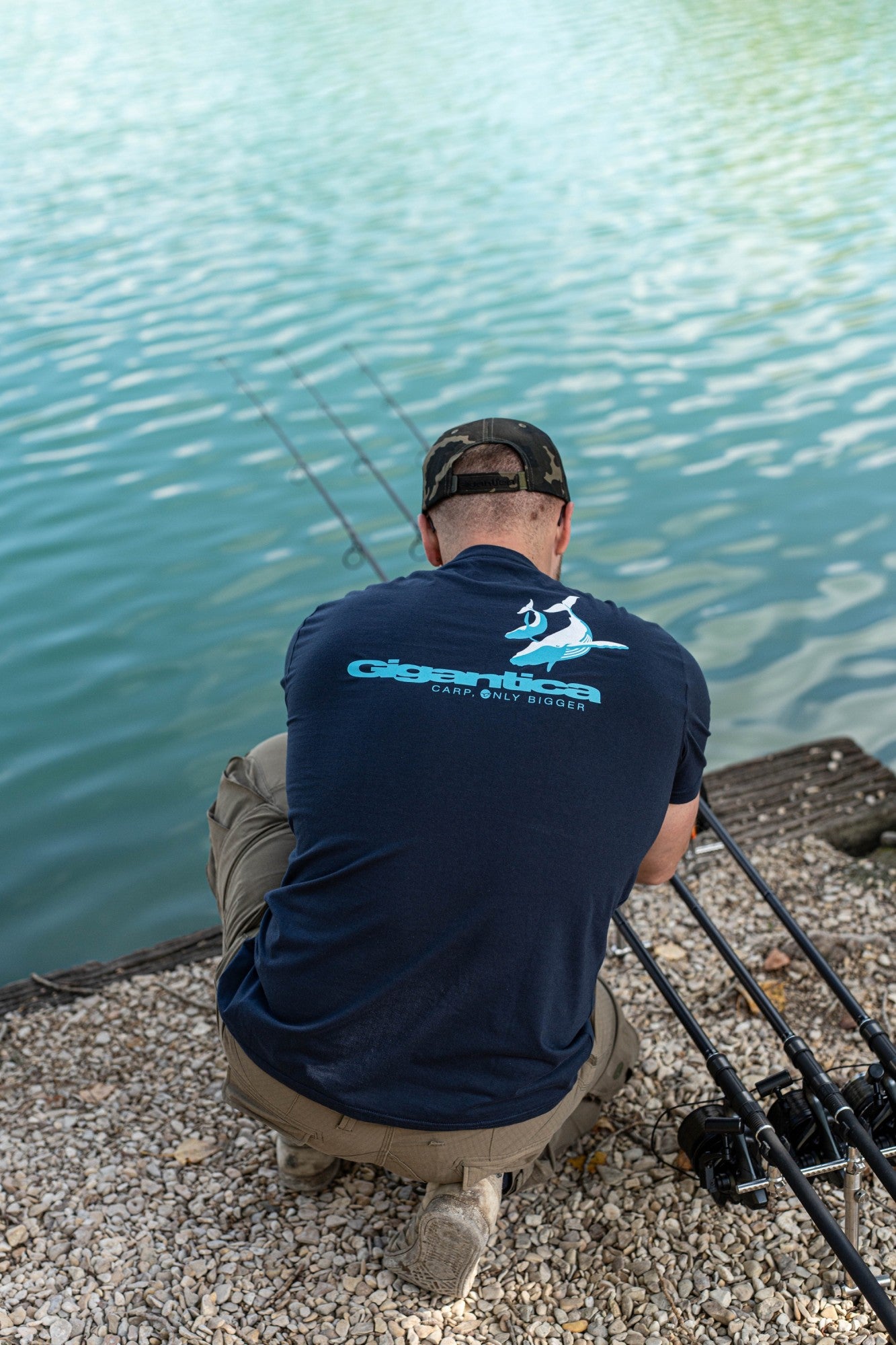Gigantica Tee