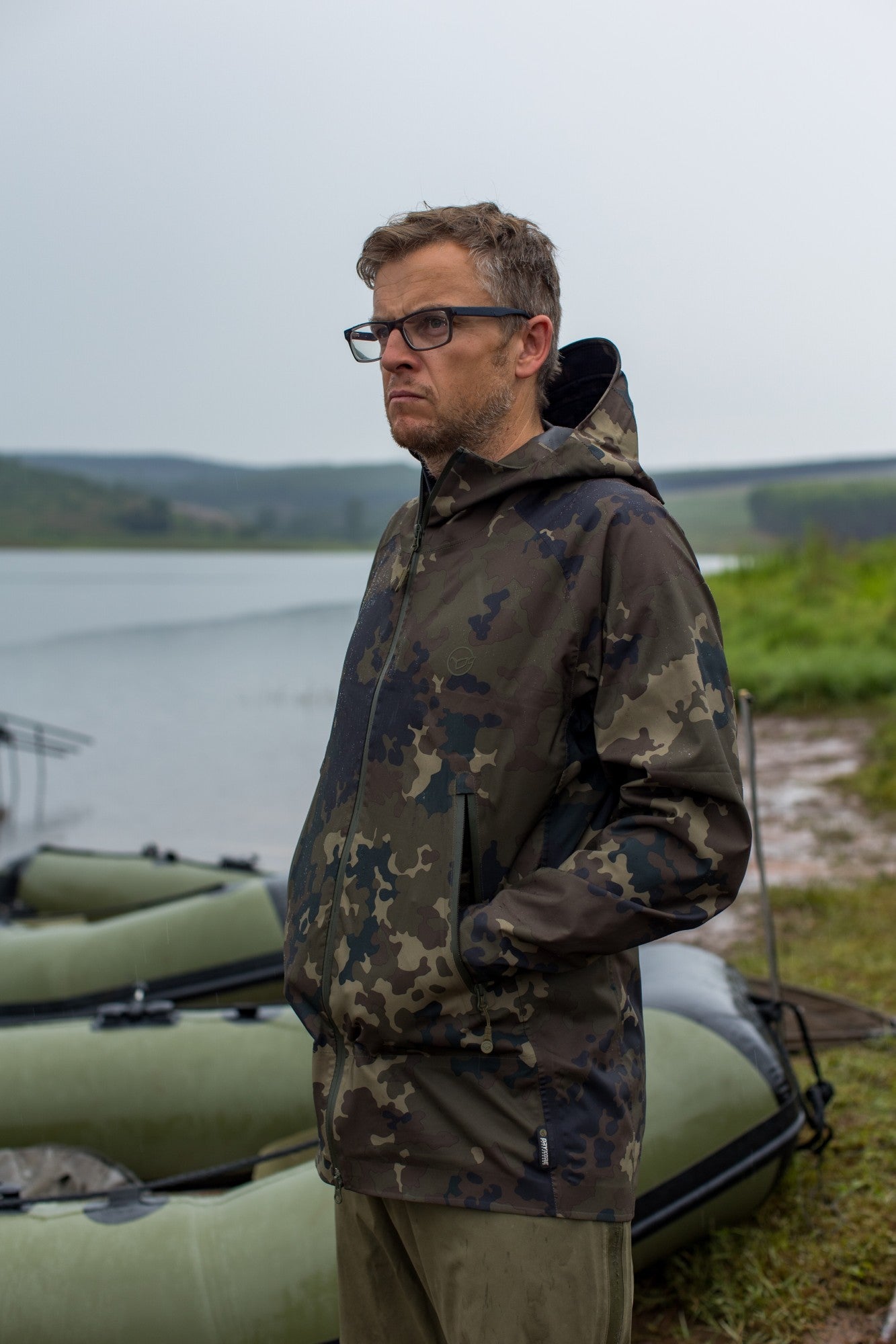 Model/angler in image wears a size M and is 6’0 tall