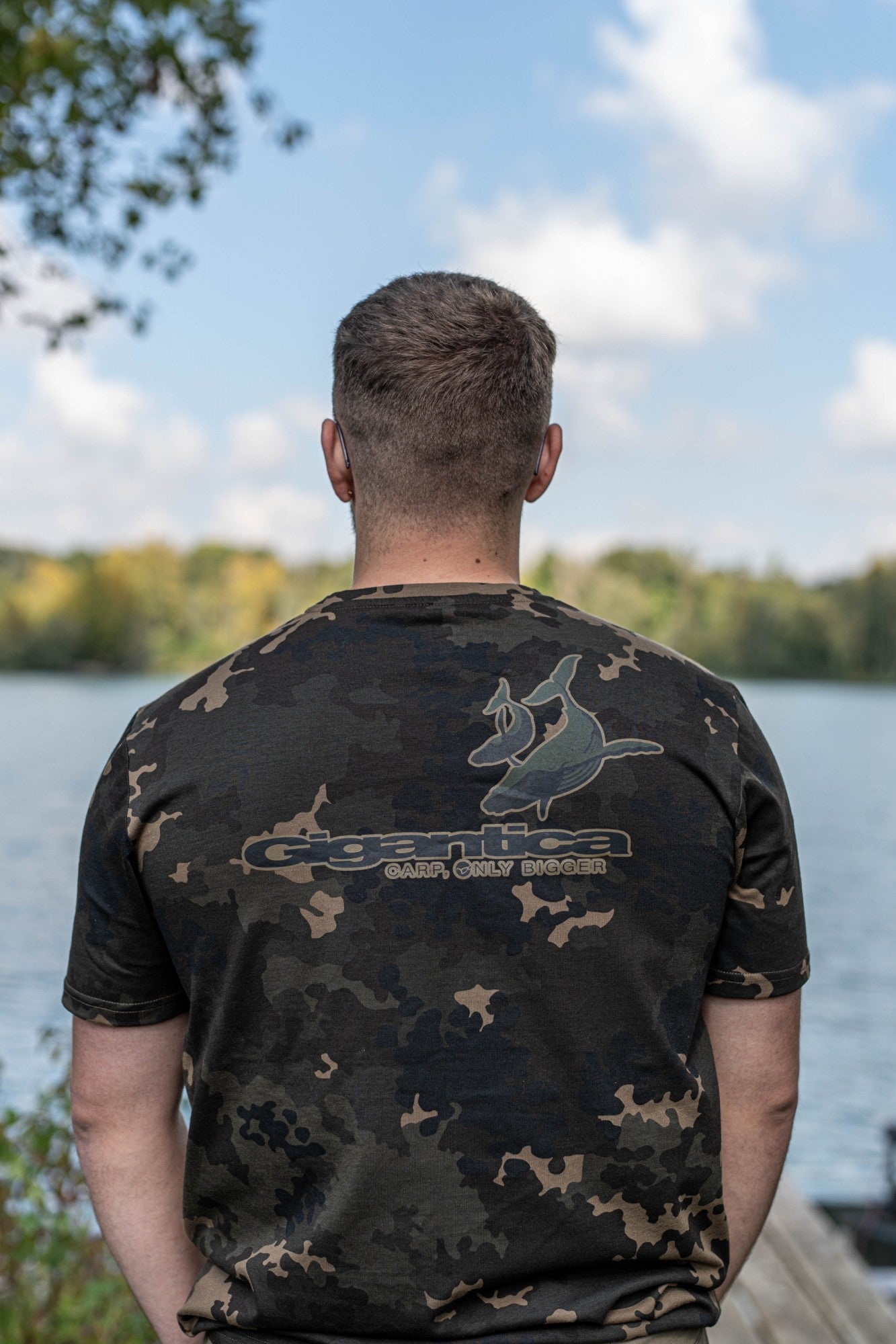 Gigantica Tee